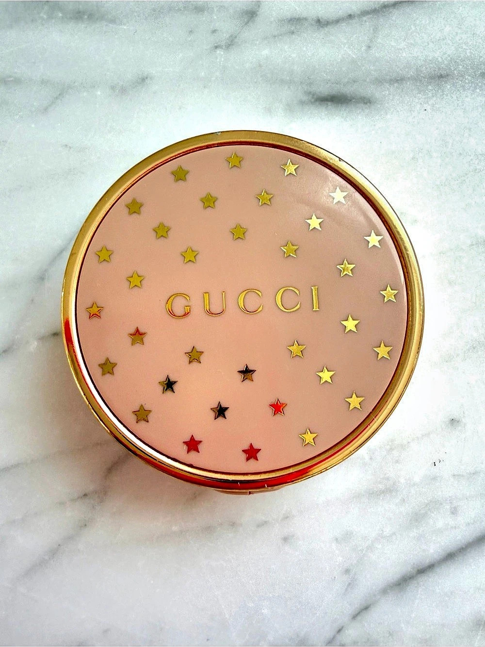Gucci Blush De Beauté Luminous Matte Powder Blush in “Bright Coral”